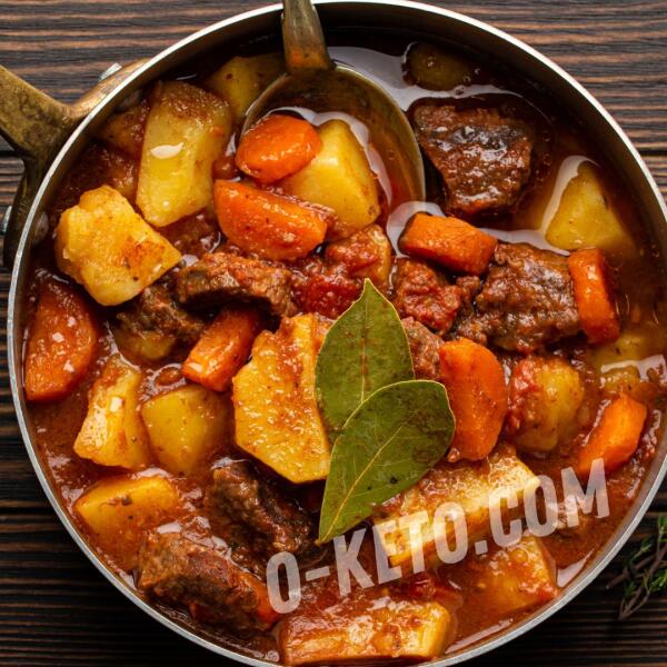 Rețete keto: Tocăniță de miel cu dovleac Rețete keto: Tocăniță de miel cu dovleac