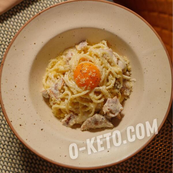Rețete keto: Carbonara cu spaghete shirataki Rețete keto: Carbonara cu spaghete shirataki