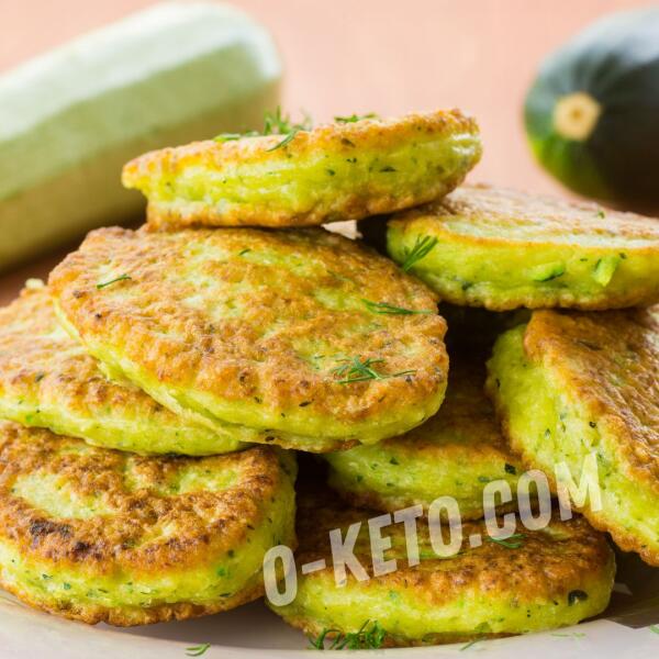 Keto recipes: Cheese pancakes with cheese and zucchini