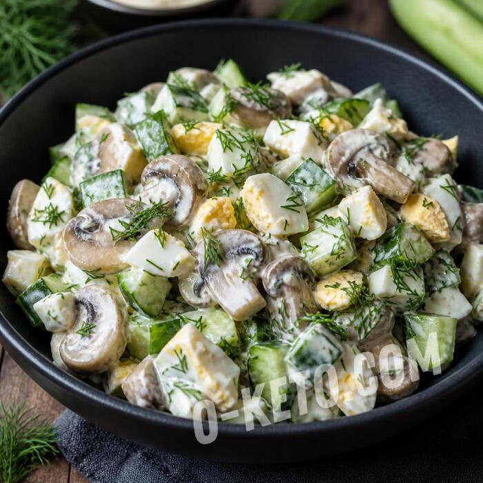 Salată de ciuperci champignon cu ouă și castraveți Salată de ciuperci champignon cu ouă și castraveți