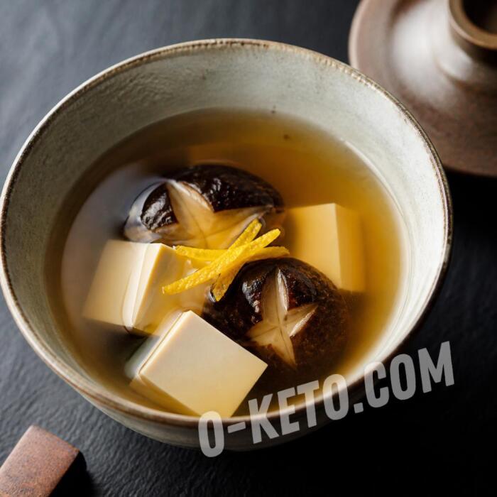 Suimono cu tofu și shiitake