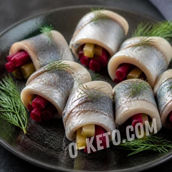 Keto recipes: Herring Rolls with Beetroot and Pickled Cucumbers