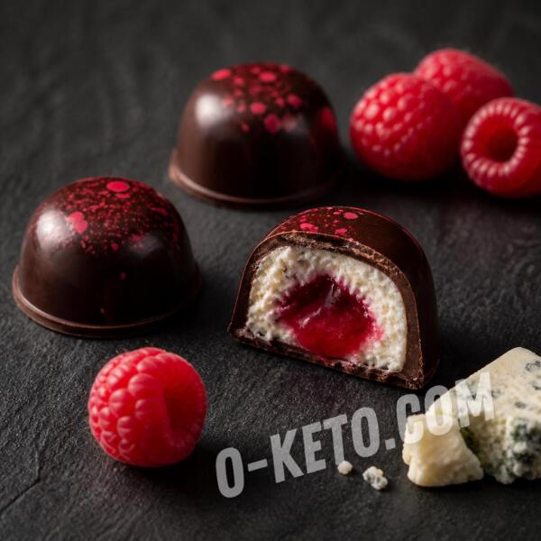 Rețete keto: Bomboane cu curd de zmeură și mousse de brânză albastră