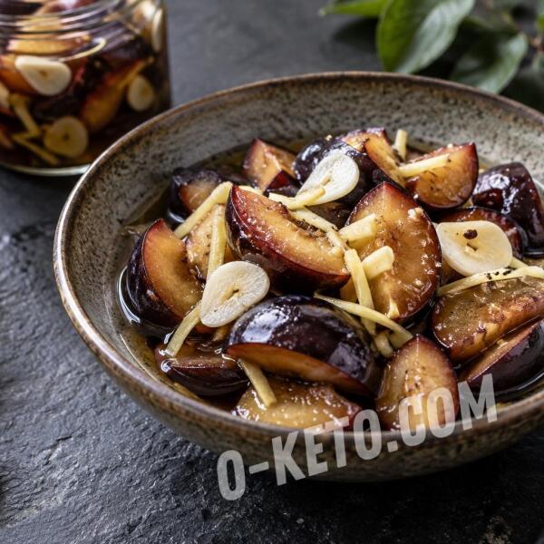 Keto recipes: Savory Plums with Garlic and Ginger Keto recipes: Savory Plums with Garlic and Ginger