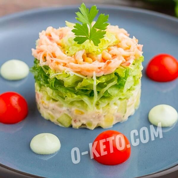 Рецепты на кето: Салат из краба с пекинской капустой, кедровыми орешками и авокадо