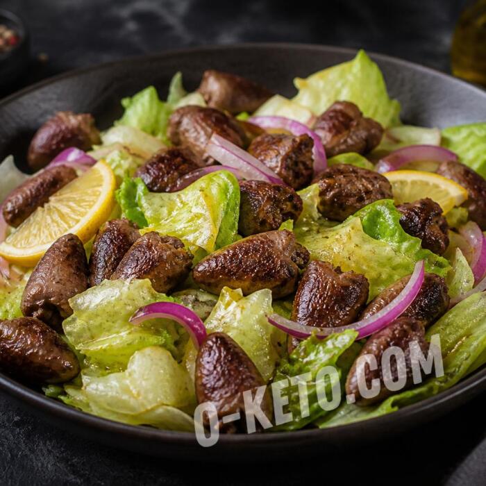 Теплый салат с куриными сердечками