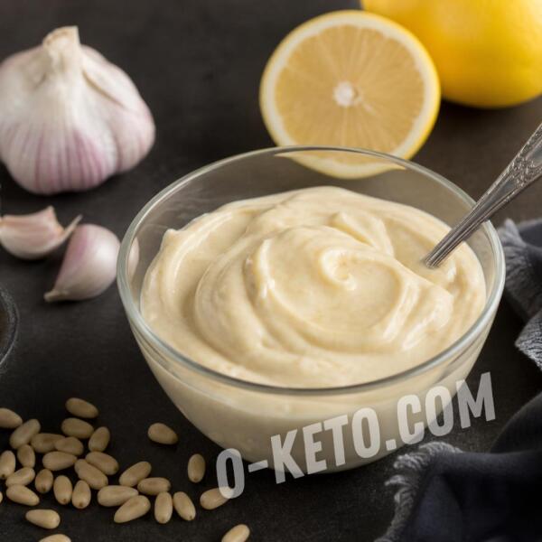 Rețete keto: Maioneză provensală cu nuci de pin Rețete keto: Maioneză provensală cu nuci de pin