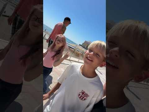 УЕХАЛИ ИЗ БАРСЕЛОНЫ НА ПЛЯЖ… И ТУТ НАЧАЛОСЬ 😅