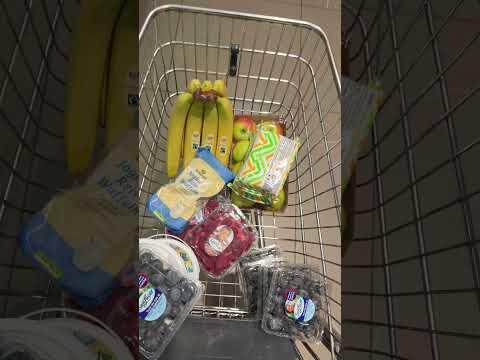 Заскочили быстренько в магазин за продуктами Заскочили быстренько в магазин за продуктами